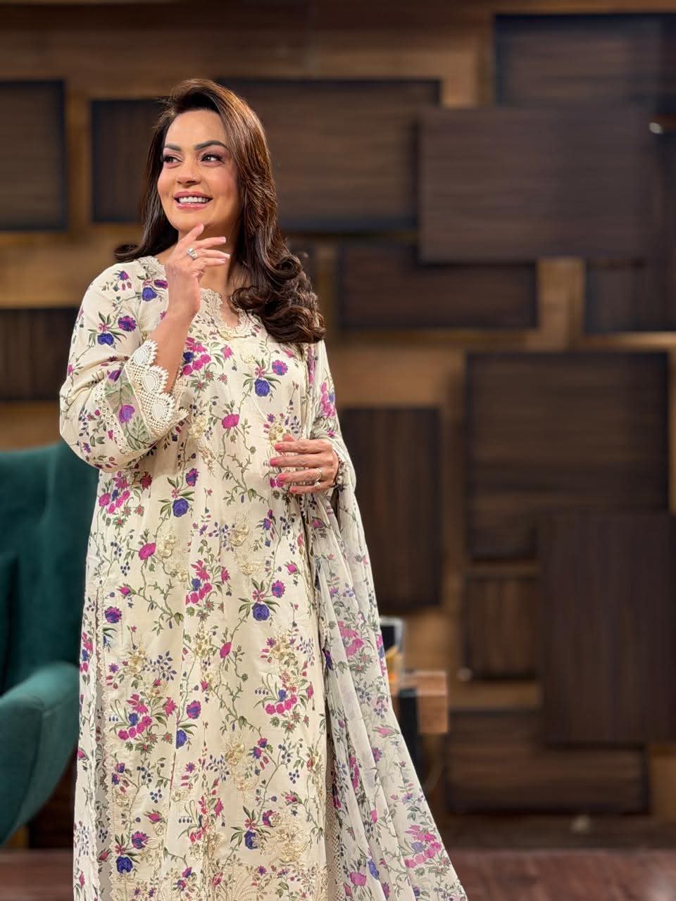 Aneelas original 3-piece Embroidered luxury lawn with chiffon dupata