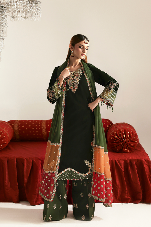Emaan Adeel Luxury Velvet Mehndi Green Suit – Chiffon Dupatta | Eid & Wedding Collection