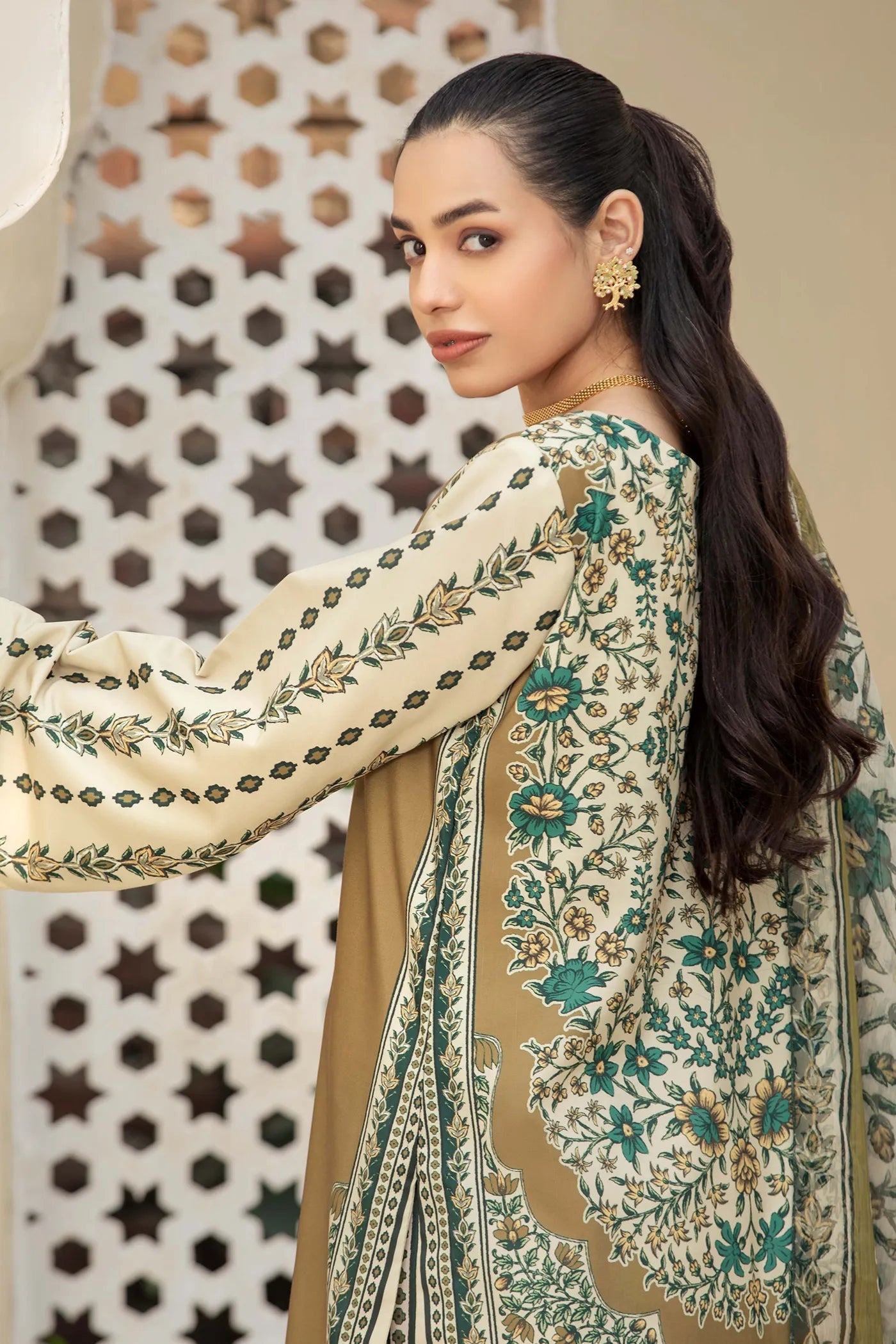 Adan libas slub fabric winter wear 3-piece with chiffon dupata kameez Length 40" as it is model pic