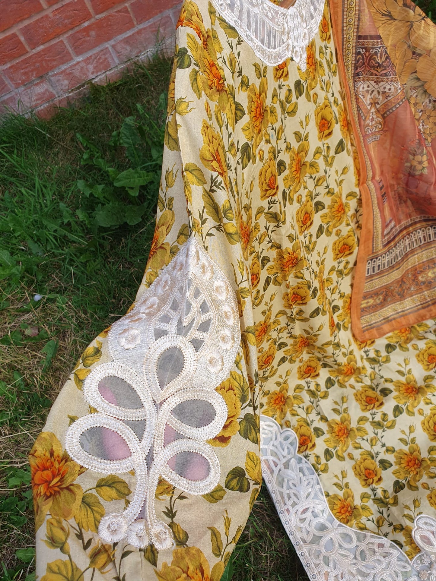 Lawn fabric stitched by Sahibas by Mirza 3-piece Diamond Lawn Dupatta