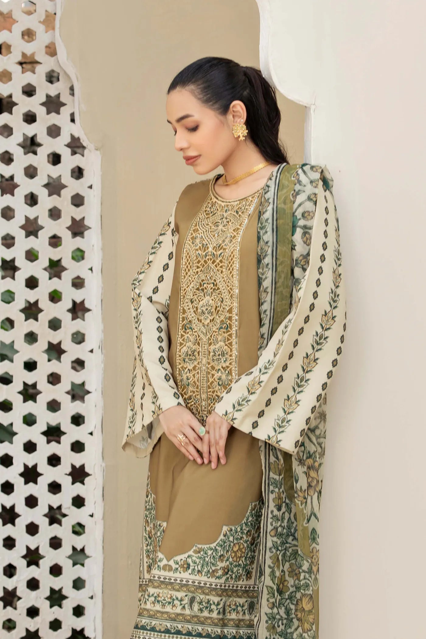 Adan libas slub fabric winter wear 3-piece with chiffon dupata kameez Length 40" as it is model pic