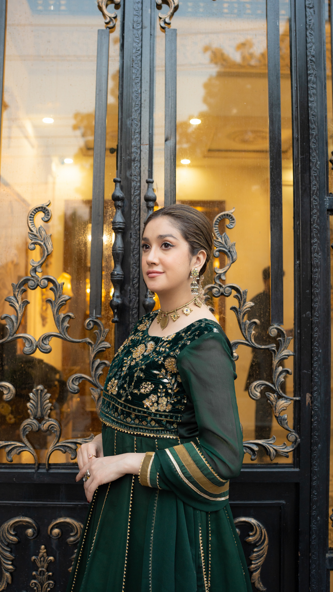 Original by Zahra ahmad brand yok is velvet rest chiffon fabric with chiffon dupata length 50 to 55"