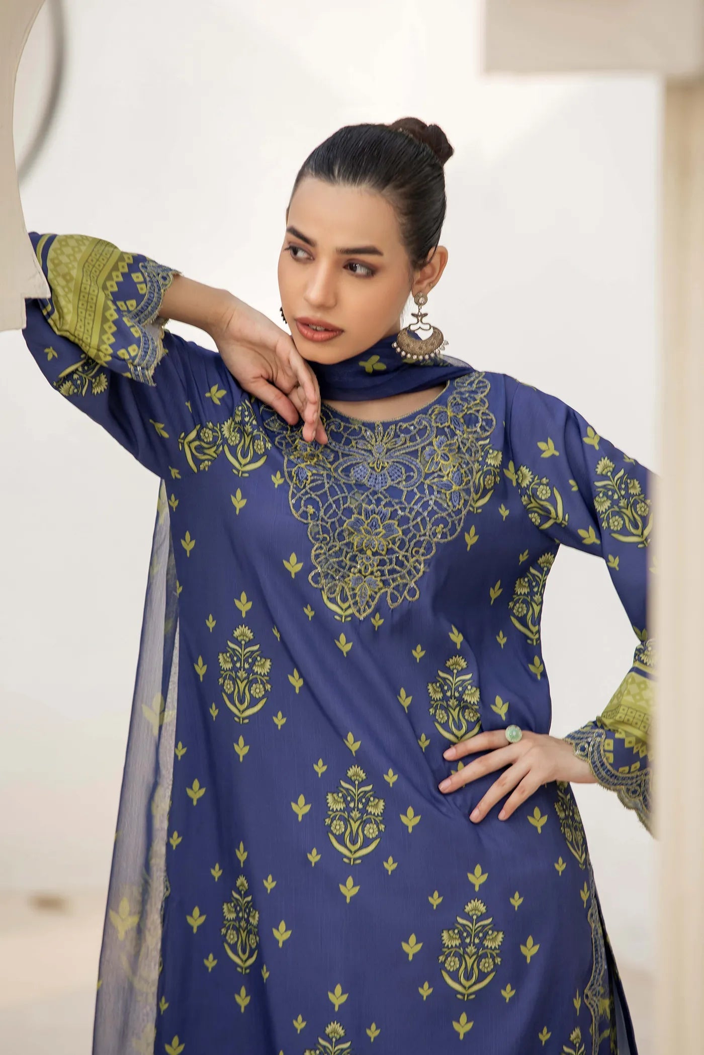 Adan libas slub fabric winter wear 3-piece with chiffon dupata kameez Length 40" as it is model pic